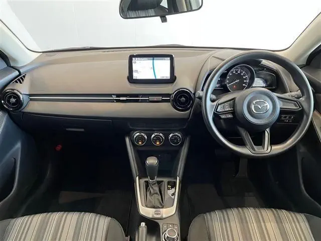 マツダ MAZDA2
