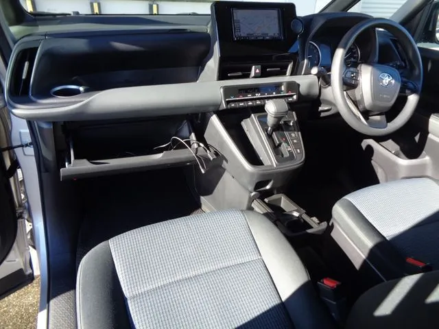 トヨタ ノア 4WD