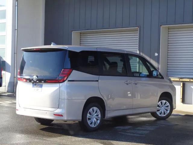 トヨタ ノア 4WD