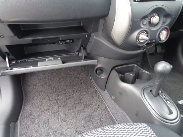 ニッサン マーチ