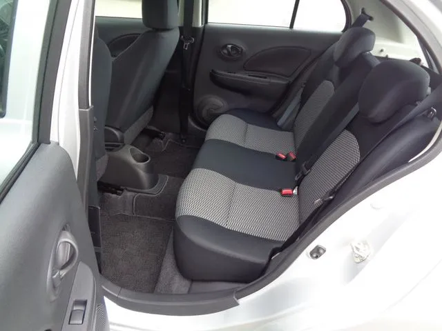 ニッサン マーチ