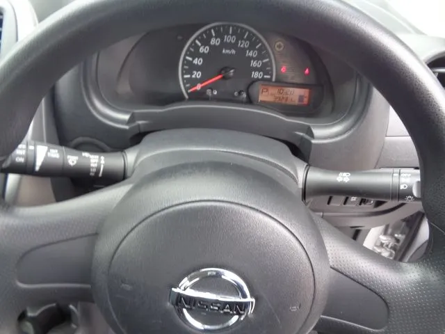 ニッサン マーチ