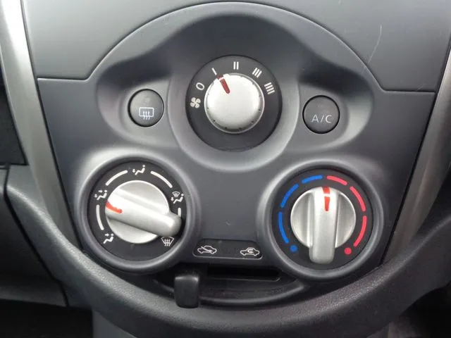 ニッサン マーチ