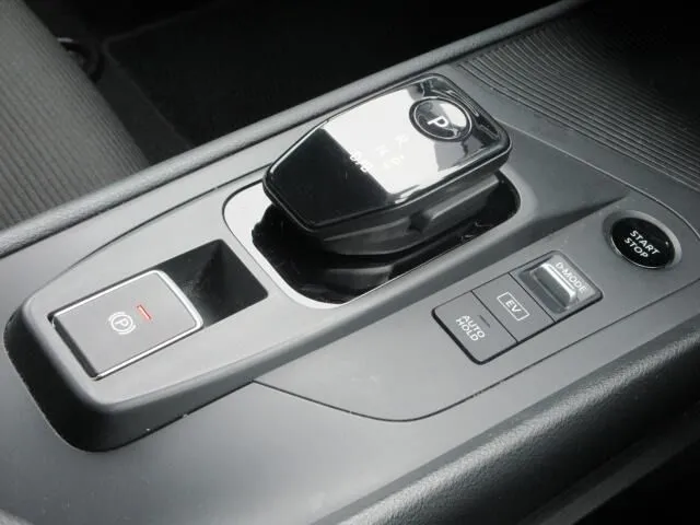 ニッサン ノート 4WD