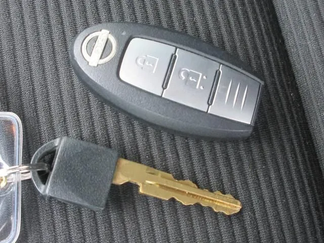 ニッサン ノート 4WD