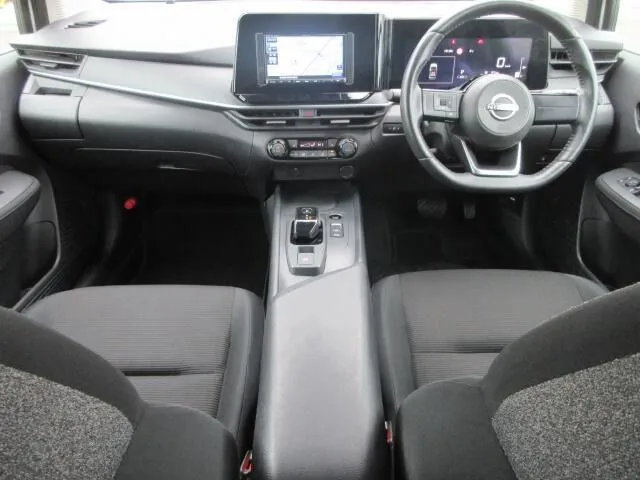 ニッサン ノート 4WD