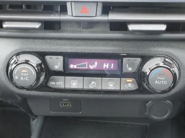 ニッサン ノート 4WD