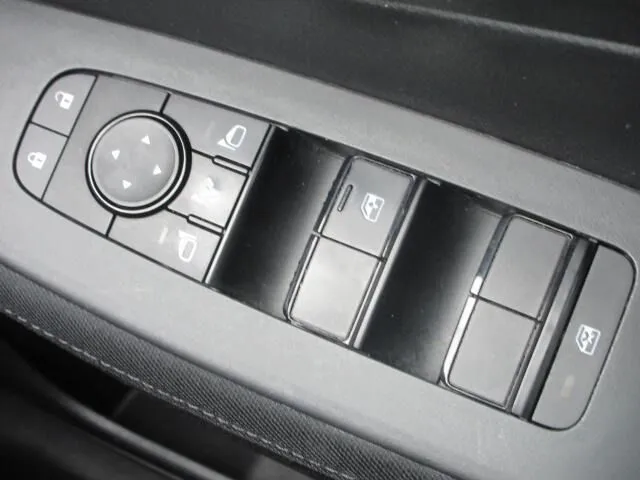 ニッサン ノート 4WD